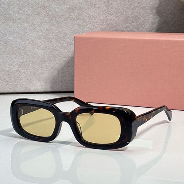Y2K Millennium style tortoiseshell frame yellow sunglasses retro small square trendy cool wearing suneyewear UV400 protective strap box MUB13