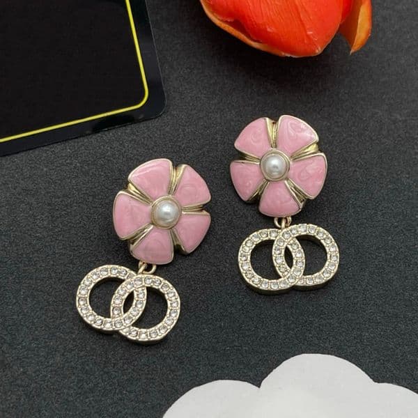 Fashion Gold Plated Silver Camellia Earrings Paired Exquisite Designer Earrings Circular Pendants Enhance Feminine Elegance with Elegant Earrings