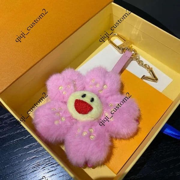 Luxury Plush Cherry Blossom Hanging Decoration Pink Sunflower Trendy Brand Designer Bag Charm Fashion Womens Keychain Flower Pattern