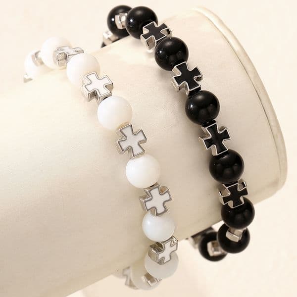 Elegant Matching Finger Coverings Featuring Distinctive Style