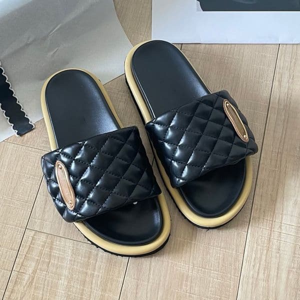 Designer Sandals Women Slides Sandals Same Style Black Quilted Flat Slippers Women Metal One-Band Sandals Flat summer slippers for outdoor Wear Shoe