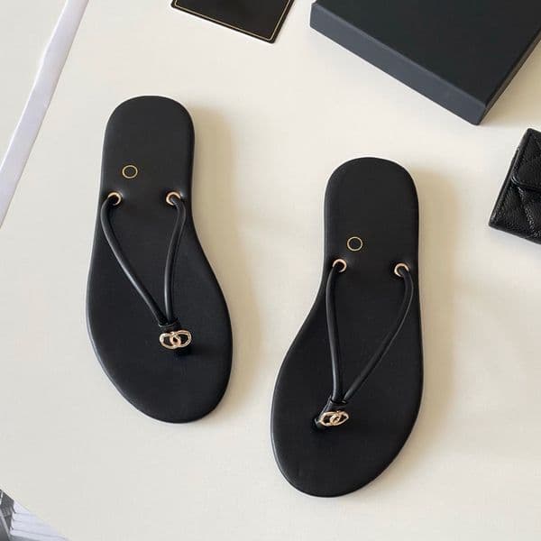 Designer Slippers Women Slides Sandals Same Style Black Quilted Flat Slippers Women Metal One-Band Sandals Flat summer slippers for outdoor Wear 123
