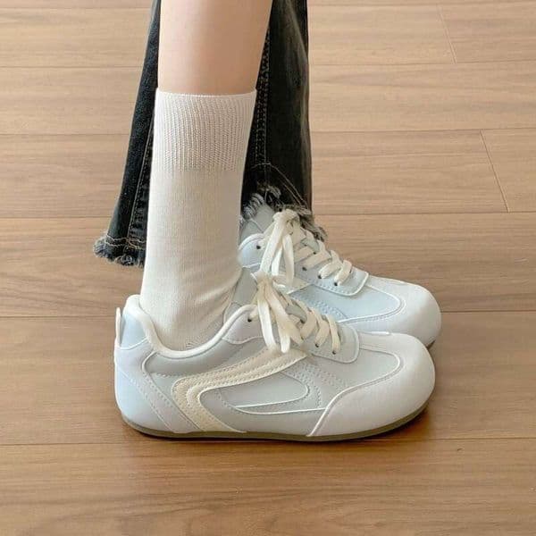 Retro German-style 2026 new popular spring versatile white ins trendy casual sneakers women's shoes