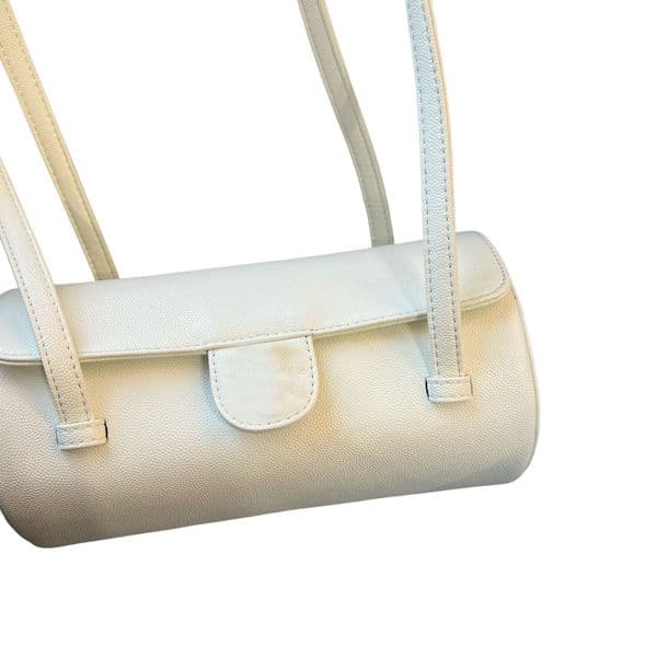 Chic Ladies' Compact Purse Sophisticated Storage Solution Featuring Luxurious Materials
