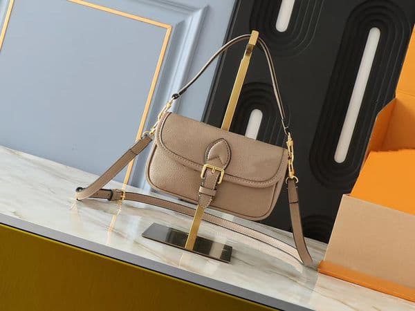 Luxurious and fashionable designer handbag classic shoulder strap cross-body bag women's fashionable cowhide large embossed flap cross-body bag simple handbag