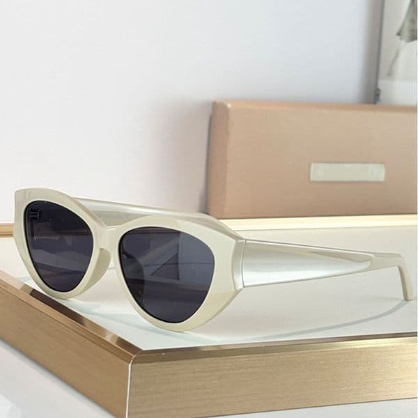 luxury Street Sunglasses Classic designer women sunglasses SMU61W Thick Frame Cat Eye Shiny White UV400 Camping photography holiday goggles style With Box