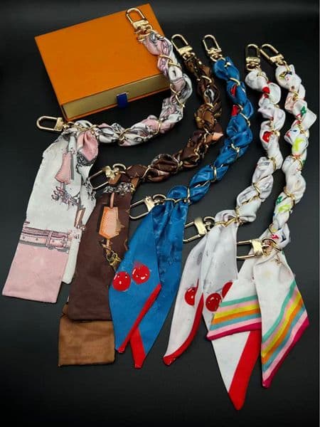 Lanyards Portable Scarf 11styles Designer Key Chain Bag Purse Silk Cherry Charm Keychains Luxury