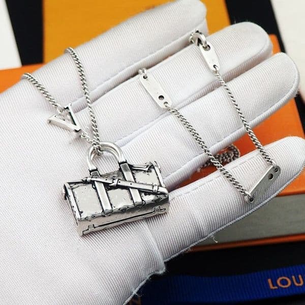 Designer Necklace Printed Necklace for Couples Fashion Classic Silver Bag Pendant Necklace High Quality Womens Jewelry Gift