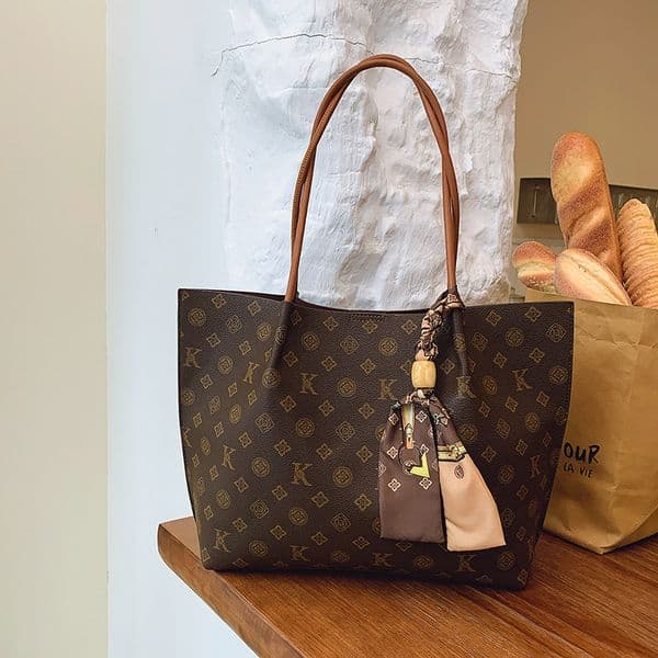 High-end large bag, new large-capacity versatile shoulder bag, printed retro tote bag with letters, light luxury handbag, simple and fashionable underarm handbag