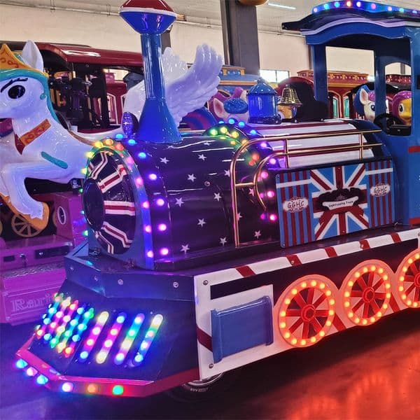 The children's version of the children's amusement train (British style series) consists of 1 locomotive and 4 carriages.