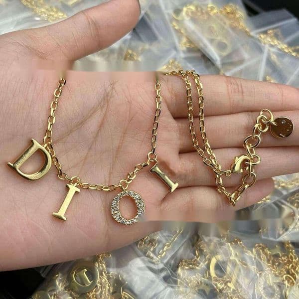 Pendant Necklaces Diamond chain Letter Necklace 18K Designer Necklace Elegant Lady titanium Steel High end Fashion Casual Necklaces designer jewelry gift AA