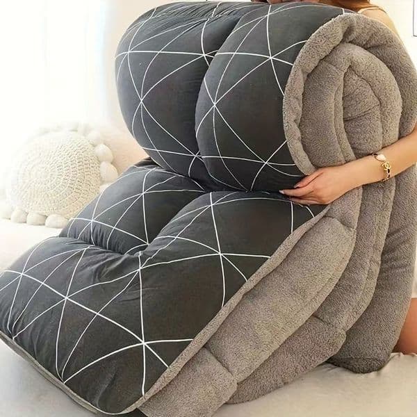 Customisable Snowflake textured winter quilt cover, with thick and warm fabric, is a high-quality bedding item.