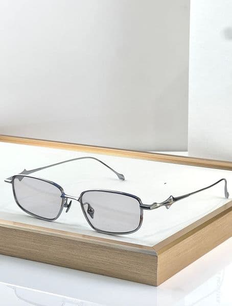 Luxury Designers Womens Sunglasses For Women Men Sun Glasses Mens Designer SAGA Fashion Style Protects Eyes Random Box