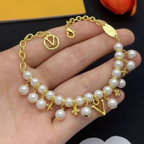 Designer Pearl Bracelet Necklace Luxury Pendant for Women Bracelet Set Wedding Gift Party Jewelry with Box