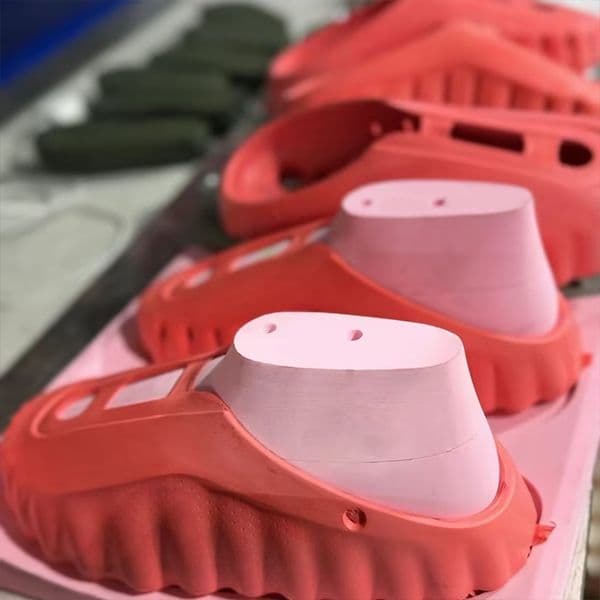 Mind 001 Slides Soft Rubber Slipper NEW Desginer Mind001 Shoes Tech Comfortable Sandals Men Women Mules Clog Black Red Bone Light Smoke Grey 1049