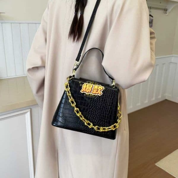 Designer Lady Luxury Bag 2026 Handbag In Korean Style With Molded Process And High-quality Chain Shoulder Strap And Sloping Crossbody Bucket-shaped Bag