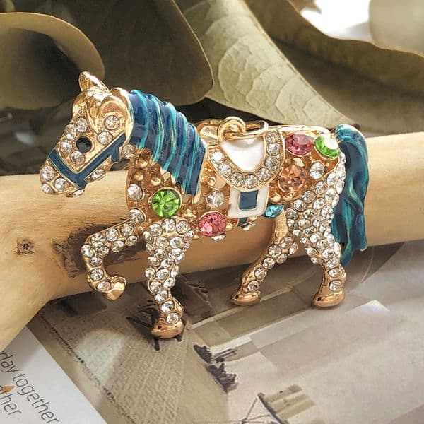European Horse Wholesale and American Cartoon Pendant Diamond-Encrusted Creative Keychain Metal Zodiac Cute Ornament