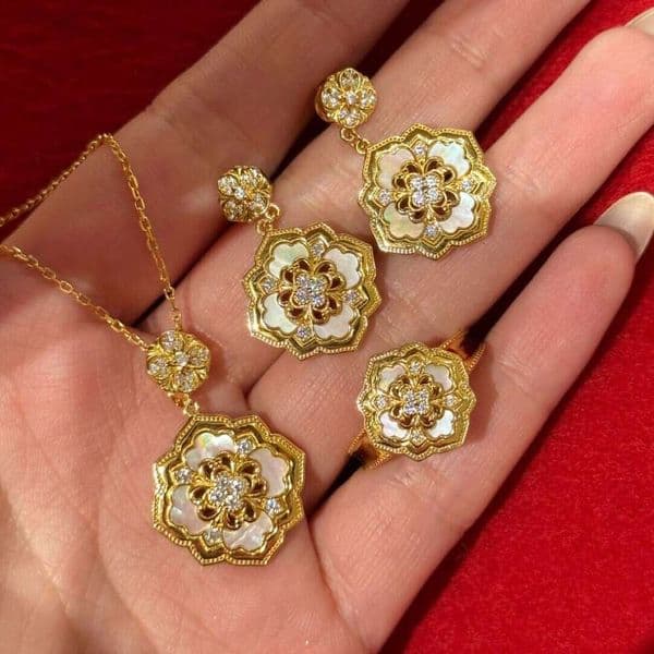 Jewelry Set With Necklaces and Earrings Vintage White Shell Rose Diamond-Studded Flower Earrings Ring Necklace Palace Style High Aesthetic Design for Women