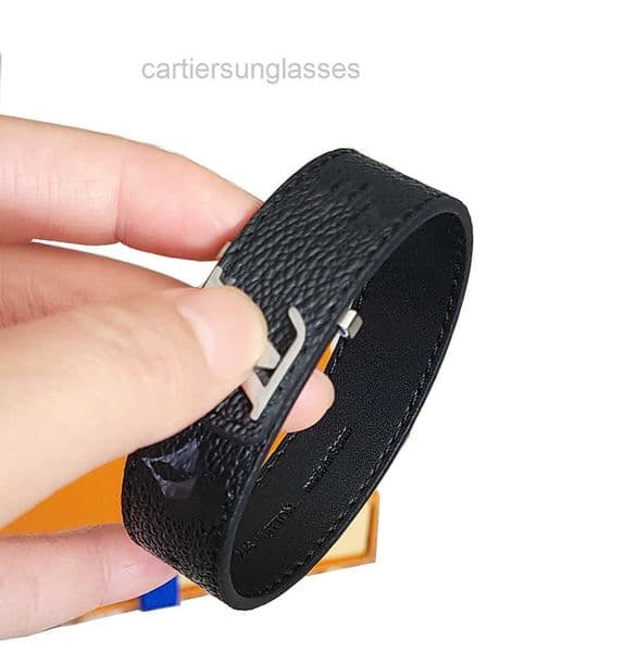 Luxury Designer Mens and womens genuine leather bracelets punk hip-hop mens jewelry titanium steel bracelets gift box packaging