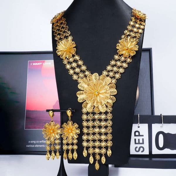 Designer Necklace Dubai Middle East Copper Gold-Plated for Women Hollow Flower Necklace Earrings Jewelry Set