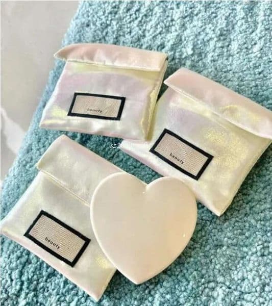 Brand compact heart-shaped single-sided makeup mirror with gift box portable makeup mirror VIP gift-25784