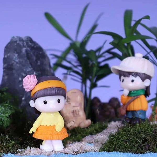 Bestseller Cute Boys Girls Statue Dolls Mini Resin Figures Model Crafts Micro Landscape Fairy Garden Ornaments DIY Home Decor Party Gifts ddmytues