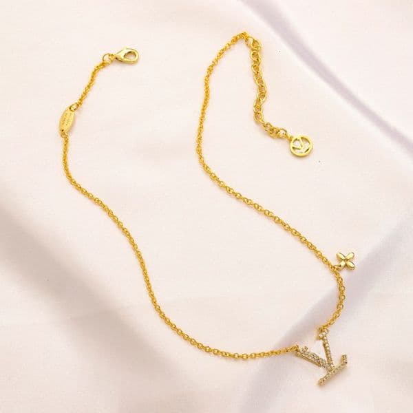 Pendant Necklaces Newest Brand Earrings Designers Letter Ear Stud Bracelet Necklace Gold Plated Crystal Geometric Earring for Wedding Christm Party Jewerlry AA