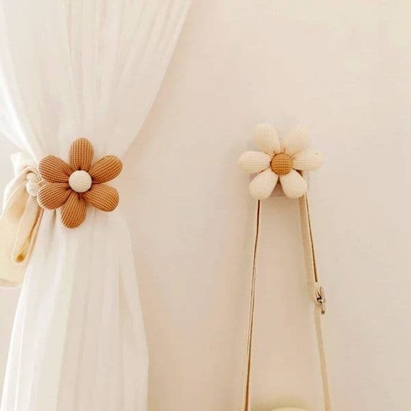 Bestseller 2Pcs Cute Flower Petals Wooden Stake Crafts Kids Room Wall Decorative Hooks No Nails Towel Coats Storage Holder Home Decor ddmytues