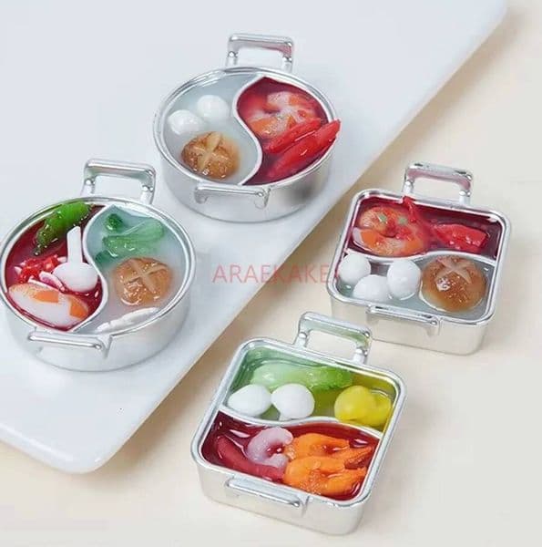 Bestseller 1pcs bag miniature Double-flavor hot pot Simulation mini hotpot pendant creative simulation food key chain ddmytues