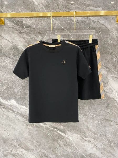 Men's short sleeved shirt, designer T-shirt, men's set, summer outdoor trend casual shorts short sleeved two-piece set, loose breathable comfortable round neck top