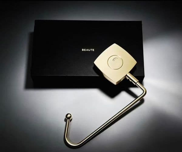 Luxurious golden hooks steel metal hook table bread hangers for CC high-quality metal collection or decorative use