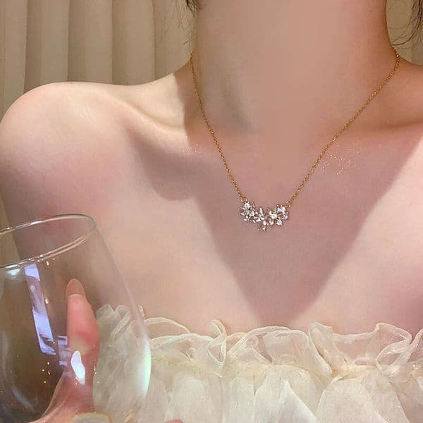 Designer Jewelry Luxury Jewelry Micro-Inlaid Zircon Flower Titanium Steel Necklace For Women, High-End, Light Luxury, Elegant, New Clavicle Chain, Korean Fashion