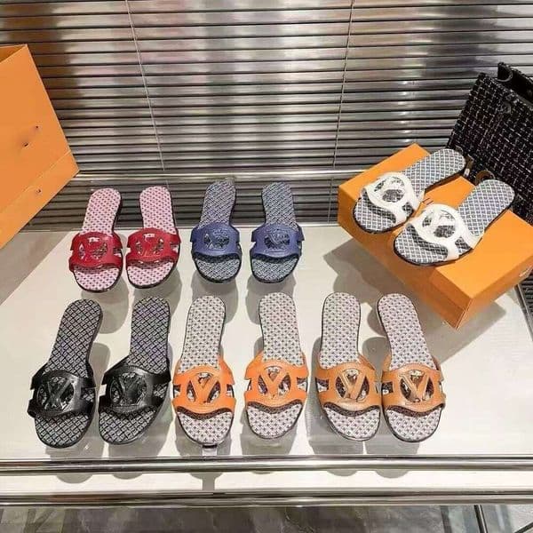 Designer Fashion Women Sandals Luxury Letter Slides Summer Flat Open Toe Slippers Beach Shoes Outdoor Non Slip Soft Sole Female Mules