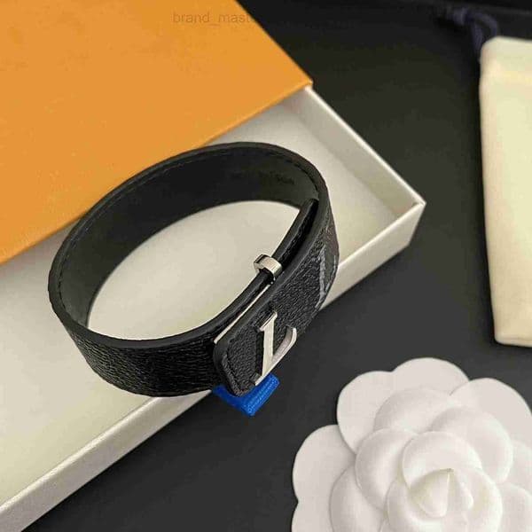 Luxury Men Leather Bracelet Bangle Black With Womens Birthday Gifts Bangle Hand Jewelry Christmas Fashion Style Gift Bracelet