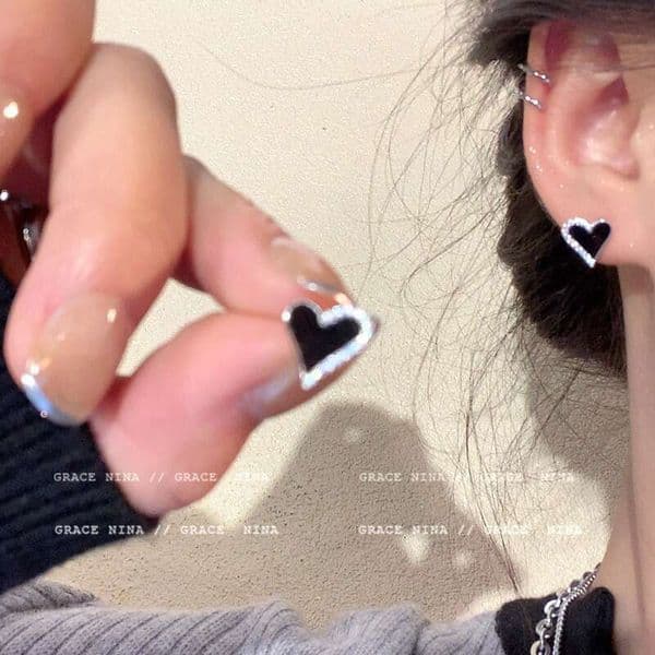Designer Jewelry Luxury Jewelry 925 Silver Needle Black Heart-Shaped Stud With Sparkling Diamonds For Women, Light Luxury, Elegant, High-End Earrings, Sweet And Cool, Ve