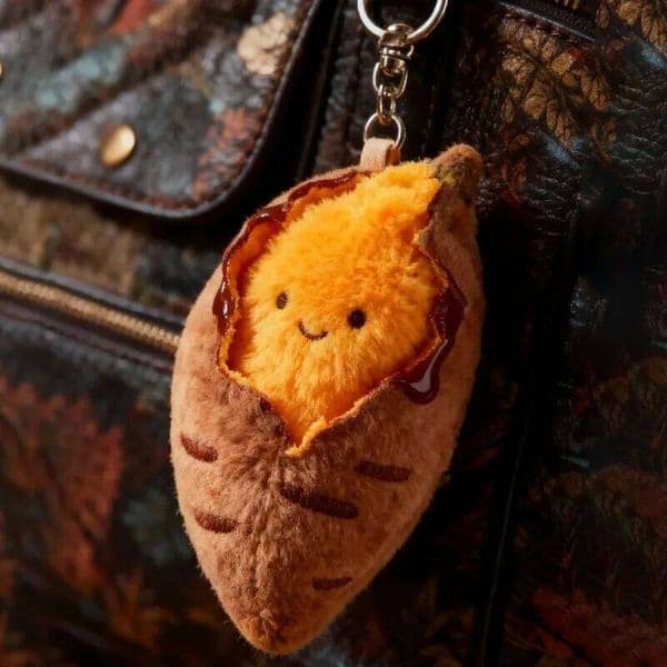 Cute Creative Roasted Sweet Potato Plush Keychain Cartoon Simulated Food Stuffed Doll Pendant Decorative Accessories Gifts 26L0605