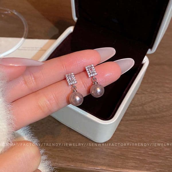 Designer Jewelry Luxury Jewelry Micro-Inlaid Zircon Small Square Stud For Women, Vintage Light Luxury Gray Pearl Earrings, 2026 New