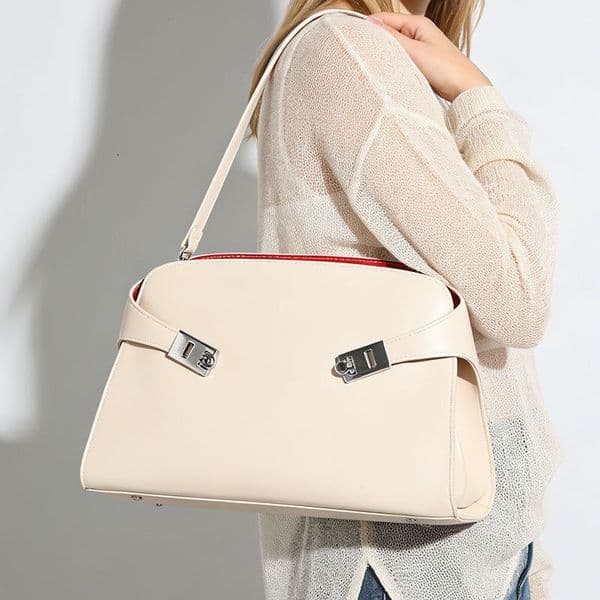 2026 Women's New Fashionable High end Shoulder Bag Underarm Bag, Loose, Large Capacity Commuter Handbag, Designer Bag Crossbody Bag