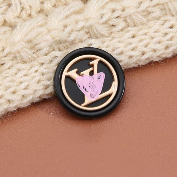 18mm - 25mm clothing and accessories decorative buttons made of metal. Buttons for coats, windbreakers and suits.