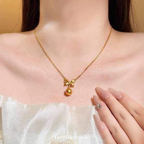 2026 New Sand Gold Frosted Bow Pendant Necklace for Women gold High-end Exquisite Luxurious Collarbone Chain