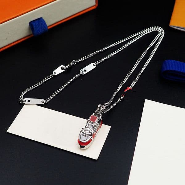 Fashion Sier Dia Women Men Designer Pendant Necklace Green Crystal Letter Shoes Cuban Chain Necklaces Holiday Jewelry Gift