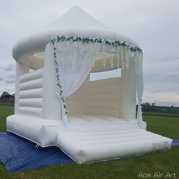 Free delivery Durable Inflatable Wedding Bounce House Jumping Trampoline with Conical Roof for Wedding/ Party/Event Decoration