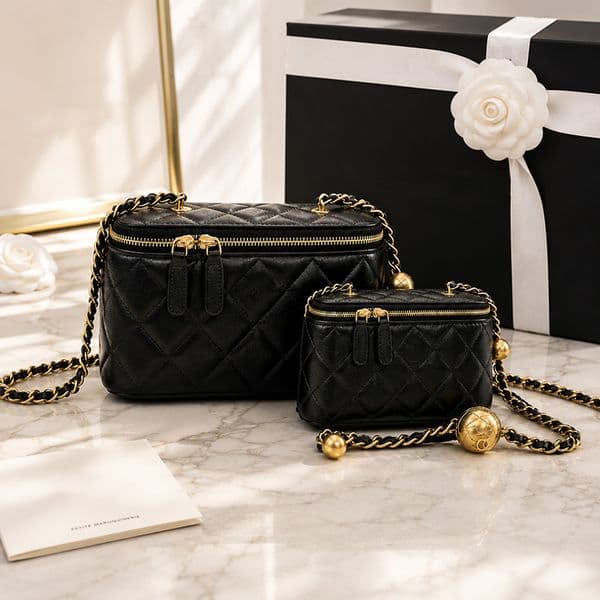 Designer handbag cc bag luxury leather shoulder bag classic hand-held makeup bag gold buckle gold spherical wallet women's crossbody bag leather handle makeup bag
