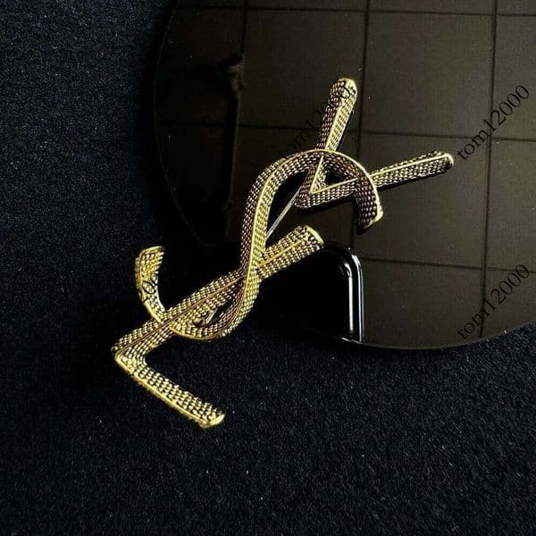 Metal Letter Suit French Retro High End Versatile Accessory Pin Light Luxury Vintage Brooch