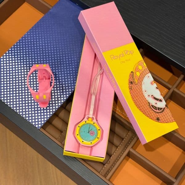 Luxury Designer Keychain for Men Women New Style Bag Charm Leather Bag Pendant Key Ring Multi-functional Detachable Watch-shaped Keychain Fashion Premium Gift