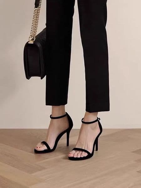New Korean version versatile leather single shoe design with simple etiquette and fashionable slim heels