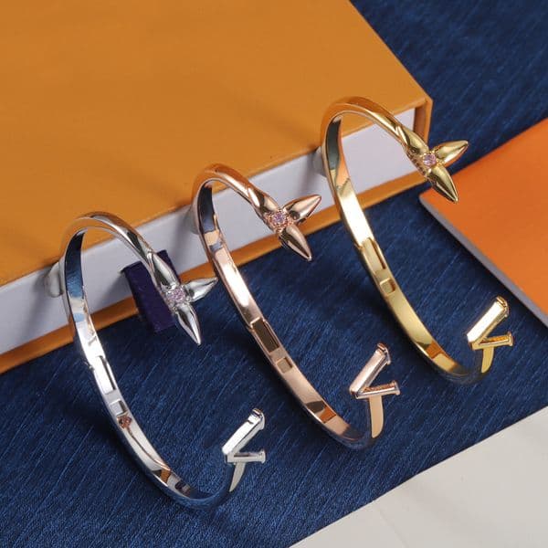 Designer Bangles Letter Luxury Bracelets Women Pendant Jewelry 18K Gold Stainless Steel Wristband Cuff Fashion Accessories