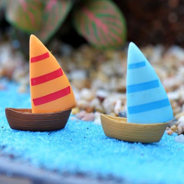 New Miniature Boat Mini Sailboat Yellow Blue Aquarium Ornaments Material Moss Terrarium Micro Beach Landscape Mediterranean Style Fairy Garden boat
