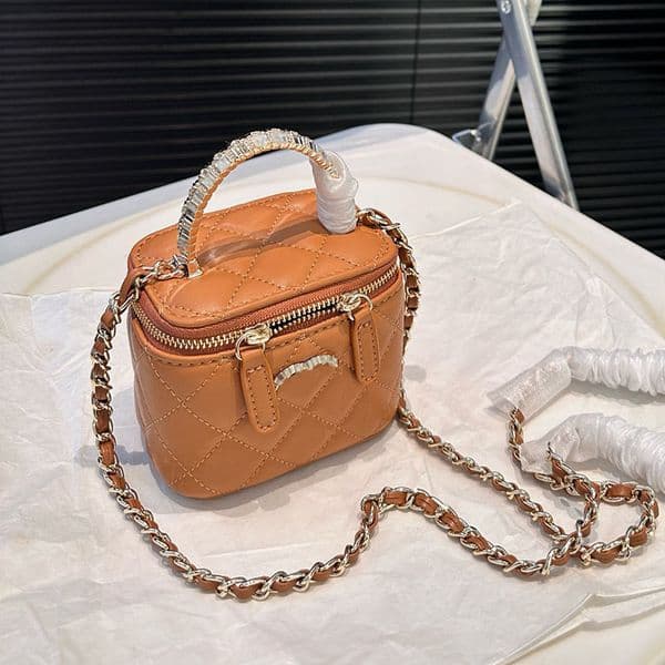 Designer bag Leather Makeup Bag Shoulder bag Crossbody Bag Vanity With Rhinestones Handle Chain quality saddle bag luxurys Handbags Zipper Cosmetic bag 11m