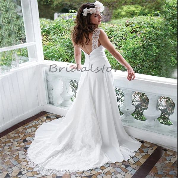 Celtic Gatsby Beach Wedding Dress 2024 Sexy V Neck White Backless Bohemian boho Bride Dress Sweep Train Lace Rustic Country Bridal Gowns Robe De Mariee Elegant Novias